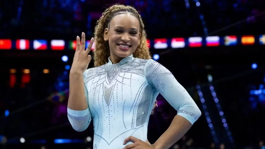 Rebeca Andrade é tricampeã mundial no salto