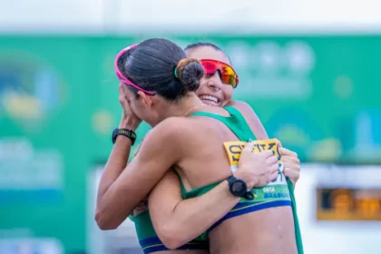 caio-bonfim-e-equipe-feminina-conquistam-bronze-no-mundial-de-marcha
