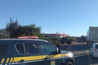 colisao-entre-carro-e-caminhao:-acidente-deixa-um-morto-e-dois-feridos-em-nova-itarana