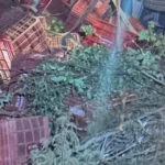 perdeu-o-controle:-motorista-morre-apos-capotamento-de-caminhao-em-morro-do-chapeu