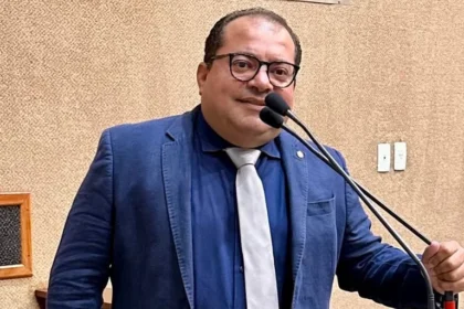 com-articulacao-de-acm-neto,-cafu-retorna-ao-uniao-brasil-e-assume-vice-lideranca-na-alba