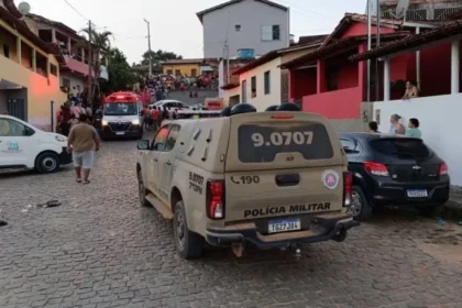 carro-invade-garagem-e-mata-duas-pessoas-em-guaratinga