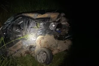 cristopolis:-tres-homens-morrem-apos-colisao-entre-carro-e-caminhonete-na-br-242