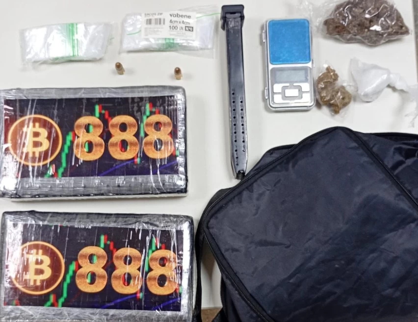 escondido-no-forro:-pm-encontra-drogas-e-municoes-dentro-de-casa-em-camacari