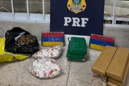 mais-de-12-kg:-prf-intercepta-carga-de-drogas-em-onibus-interestadual-em-conquista