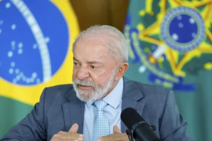 “fizeram-conosco,-a-gente-vai-fazer-com-eles”,-diz-lula-sobre-eua