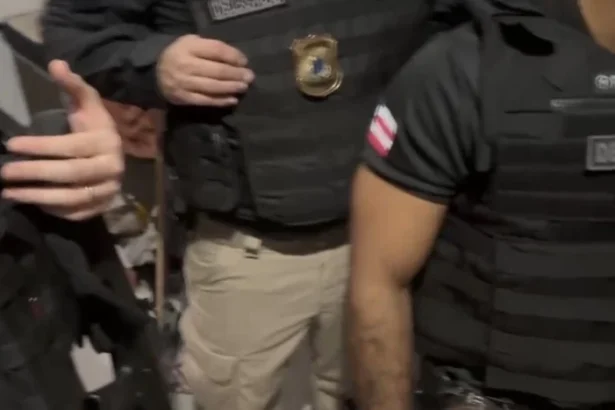 “gabinete-fantasma”:-operacao-no-sul-baiano-mira-uso-de-perfis-falsos-que-atacam-autoridades