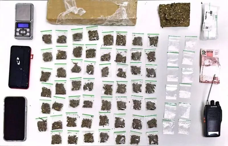 cerco-fechado:-homem-e-preso-com-“kit-do-trafico”-no-jardim-limoeiro,-em-camacari