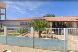 juazeiro:-professor-de-filosofia-fica-nu-em-sala-de-aula-e-e-afastado-de-colegio-estadual