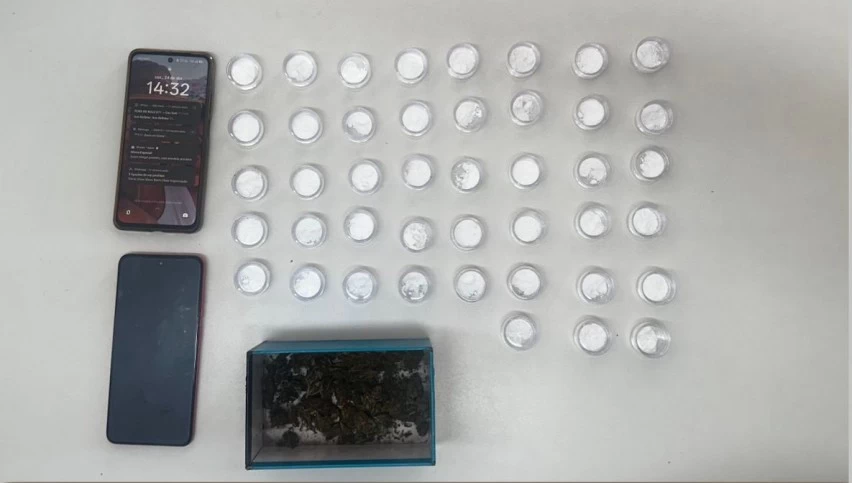 flagrante:-suspeito-e-preso-com-drogas-e-celular-roubado-no-alto-do-peru