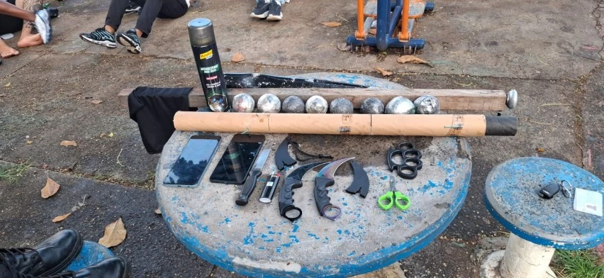 confusao-generalizada:-pm-detem-77-integrantes-da-bamor-na-boca-do-rio