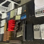 flagrante-pesado:-pm-apreende-armas-e-drogas-e-detem-suspeito-em-itamaraju