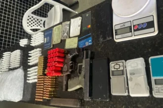 flagrante-pesado:-pm-apreende-armas-e-drogas-e-detem-suspeito-em-itamaraju