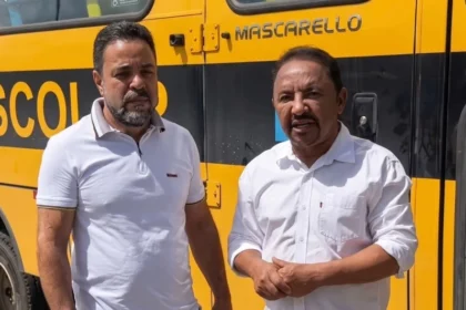 roberto-carlos-reforca-compromisso-com-a-educacao-ao-garantir-onibus-escolar-para-jaguarari